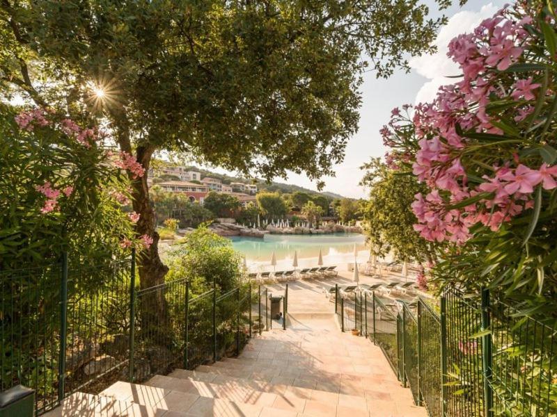 Les Restanques vue mer 5 pers Glycine 2067 Grimaud Eksteriør bilde